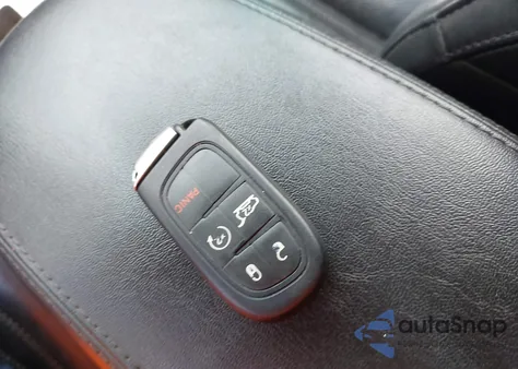 2016 Jeep Cherokee Overland z USA, uszkodzony, nr VIN 1C4PJMJS0GW343918